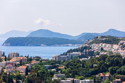SunSpot Apartment - beautiful view with big garden, free parking, central