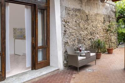 Villa La Natura (Private Room x3 With Parking)