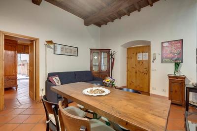 Dafne Apartment by Mamo Florence