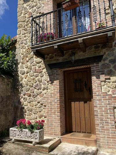 La Casa de Fefita (Stone house in a privileged environment 35 km from Bilbao)