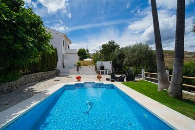 Preciosa casa 4 dormitorios con piscina privada
