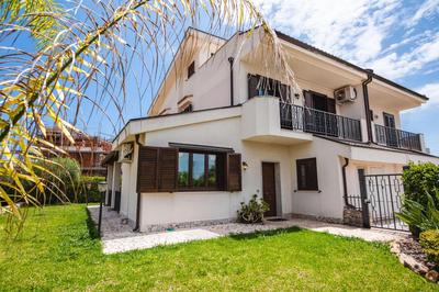 Casa Isola con Giardino by Wonderful Italy