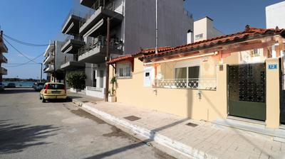 Family beach house near airport