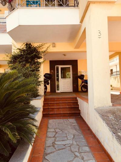 Steel & Oak-Stylish Stay Near Shore