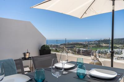 Apartment One80 with sea views and walking distance to the beach in Estepona