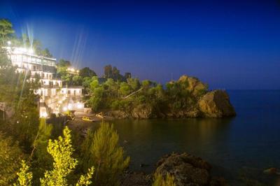 Kalura Sea Houses - private beach