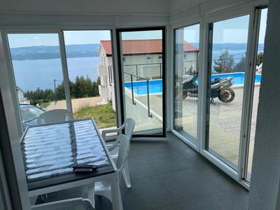 APARTMAN U PRIZEMLJU S 2 SOBE
