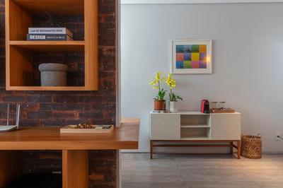 Spacious apartment with workspace