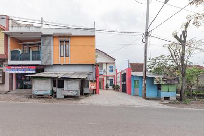 RedDoorz Syariah at Sudirman Street Garut