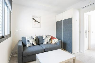Holidays2Malaga Dos Aceras Quiet and Interior Apartment in Old Historic