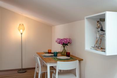 Charming Loft - Private Hot Tub & Free Parking