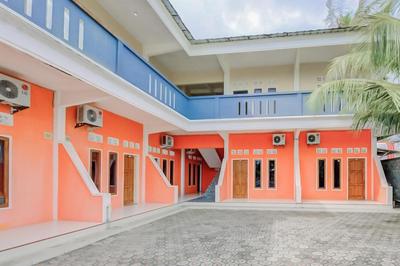 RedDoorz near Pamugaran Beach Pangandaran