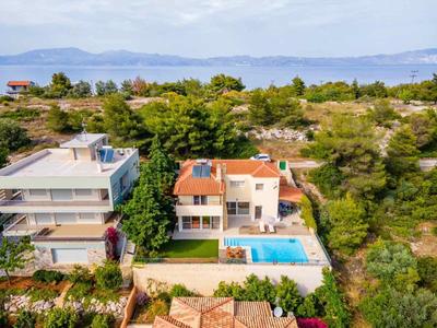 VILLA SISSY CAREFREE VACATIONSΘΕ