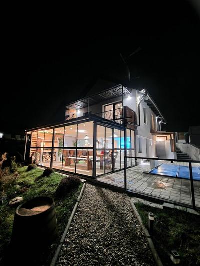 Aura Lux Holiday Home with Pool