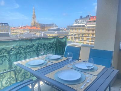 Mikain Terrace Cathedral View with Free Parking & Air Cond