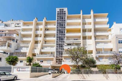 #115 Bernardo Flat by Home Holidays