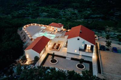 Vila Agape with a pool, football and tennis court