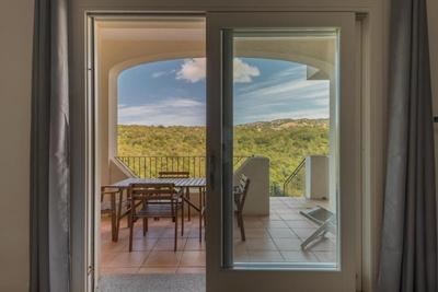 Elegant Residence Ea Bianca 2 Bedroom sleeps 6 plus extra bed available
