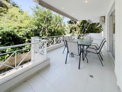 Metamorfoseos Spacious 120sqm apt in Alimos