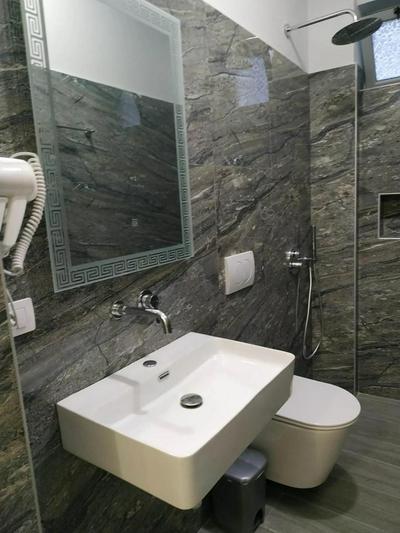 River Bridge private room