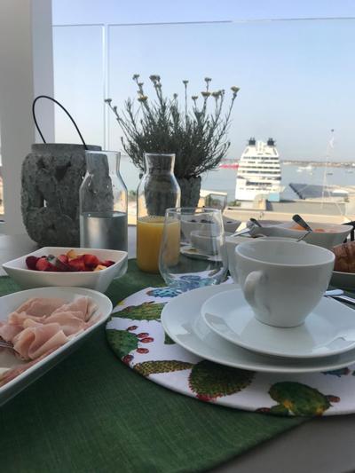 LA TERRAZZA SUL PORTO