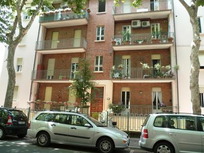 Pesaro grand appartement de 1 à 6 personnes parking privé, zone mer