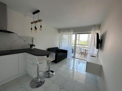 Studio Antibes Port Vauban.