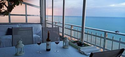 BLUE DOUBLE PRIVATE ROOM AT FRONT BEACH - HABITACION en la playa piso compartido