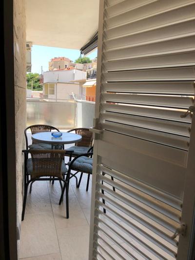 Omis - private Ensuite room with balcony - hotel style