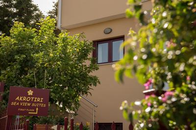 Akrotiri Sea View Suites