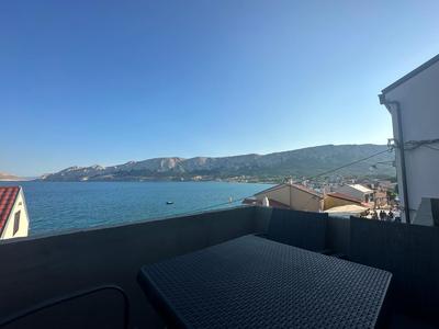 “Journal” app Baška centar, blizu plaže.