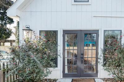 Hip, Cozy Cottage with a Fire Pit in Cleveland Park
