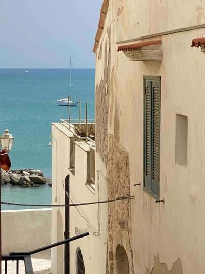 Cozy Sea View Flat with Private 83 sq Rooftop, Balcony, and BBQ in the Old Town