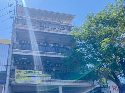 RedDoorz near Taman Flora Bratang Surabaya