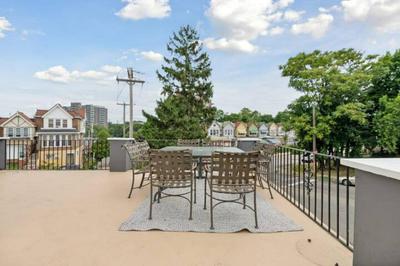 Upscale Luxury Suites Minutes From Center City