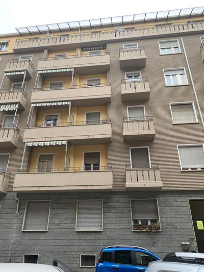 CasaUry-TorinoMetroStop