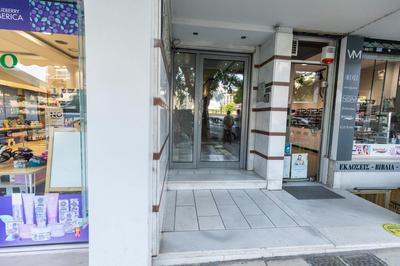 Delmare Kram Vee apartment
