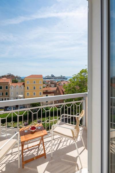 Le Prestige Luxury Rooms , Self Check-In, Minutes from Split Waterfront