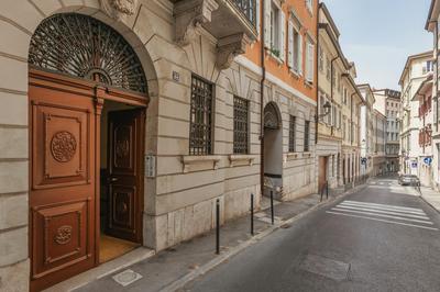 Suite Saba, stile e parcheggio in centro a Trieste