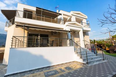 Villa Acropolis by the sea