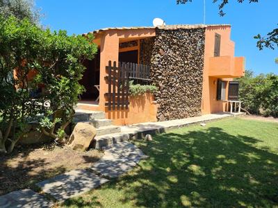 Villa caposchiera a 500 metri dal mare