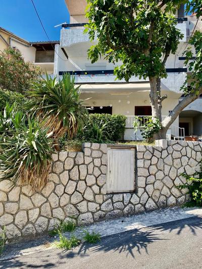 Modern Couples Coastal Getaway MM