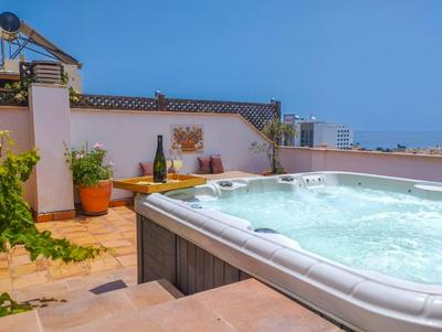 Penthouse with Jacuzzi and spectacular Sea Views