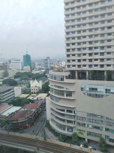 BIG 1 Bedroom Condo Beside De la Salle Taft