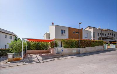 Lovely Home In Premantura With Jacuzzi