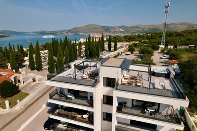 Apartment Luka with pool & jacuzzi