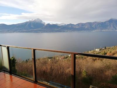 Panoramic Lake Apartment