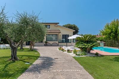 Luxury Suite in Villa with Private Pool - Near Rome & Ostia