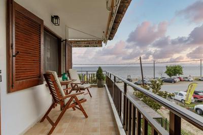 Azure Breeze - Coastal Chic Getaway by the Sea