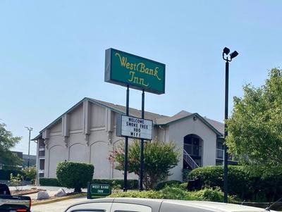 West Bank Inn, Billede 2